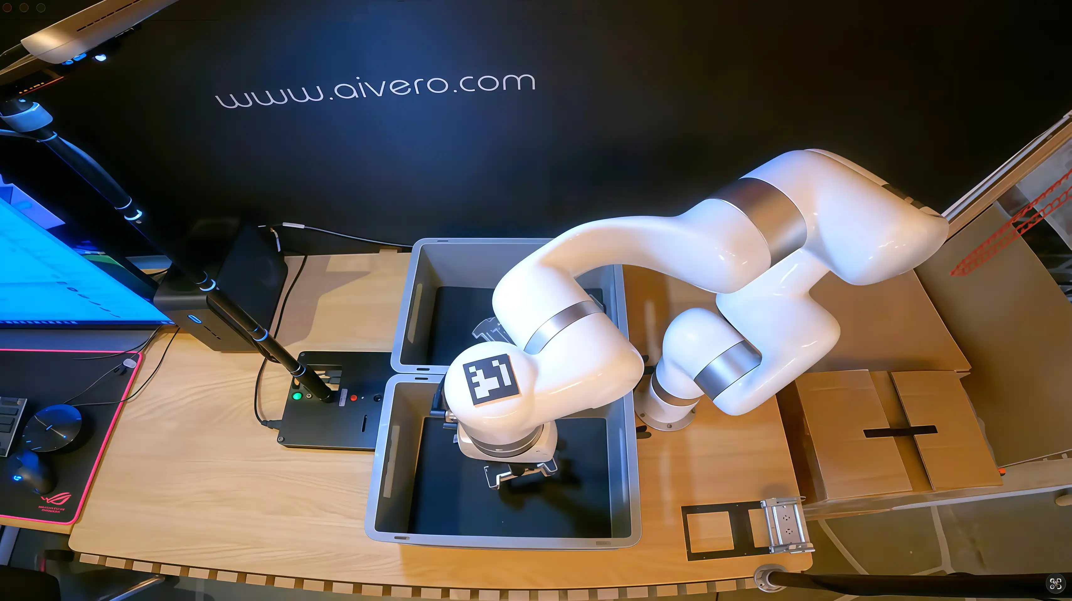 xArm 6在Aivero 3D视觉料箱拣选流程中将金属零件转移至目标料箱