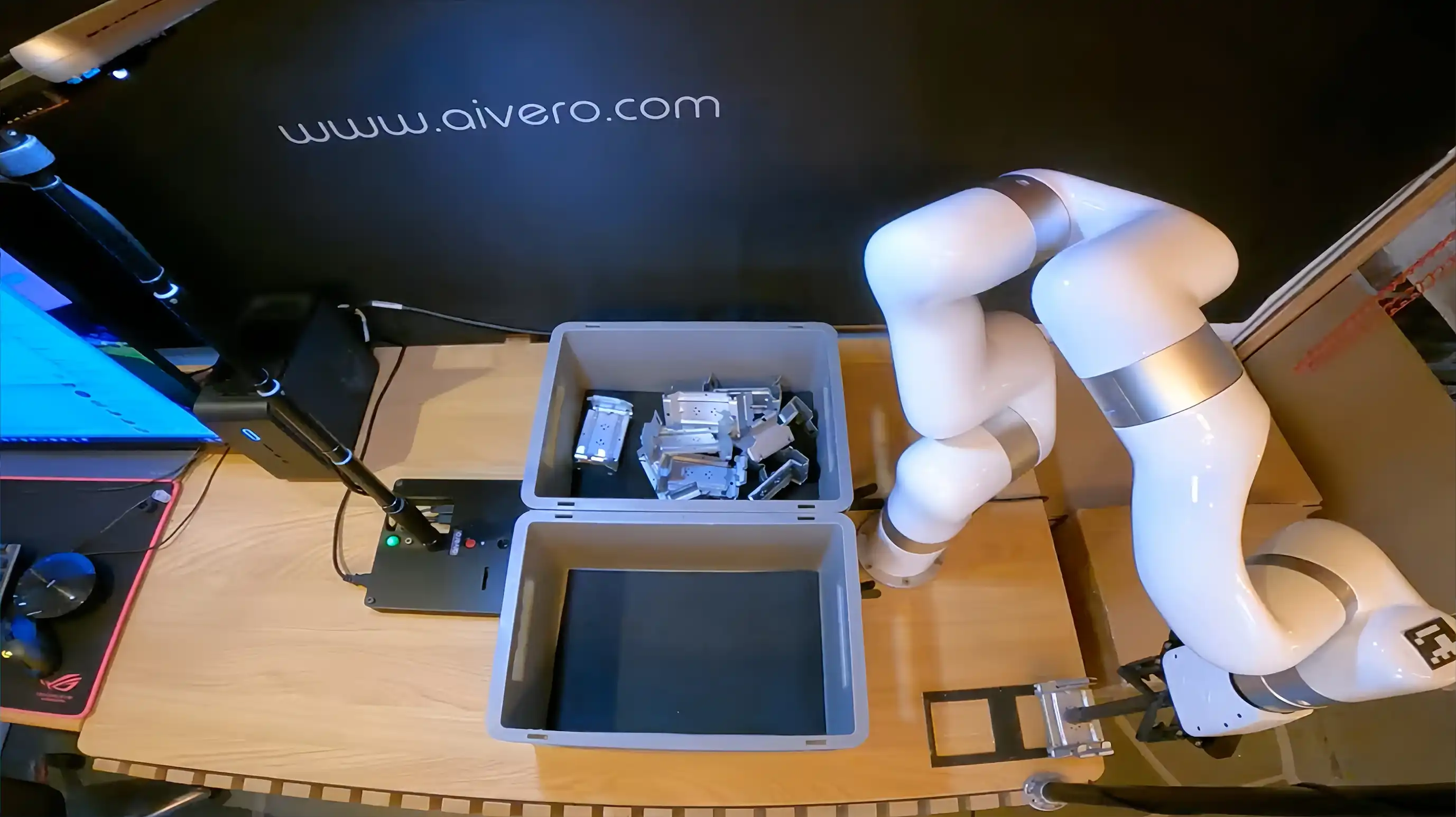 Aivero 3D vision bin-picking cell with an xArm 6, randomly oriented metal parts